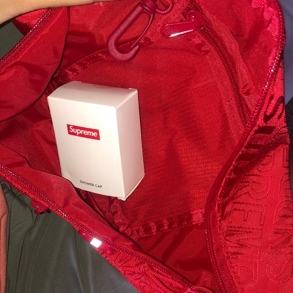 Red supreme bag - Picture 2 of 3